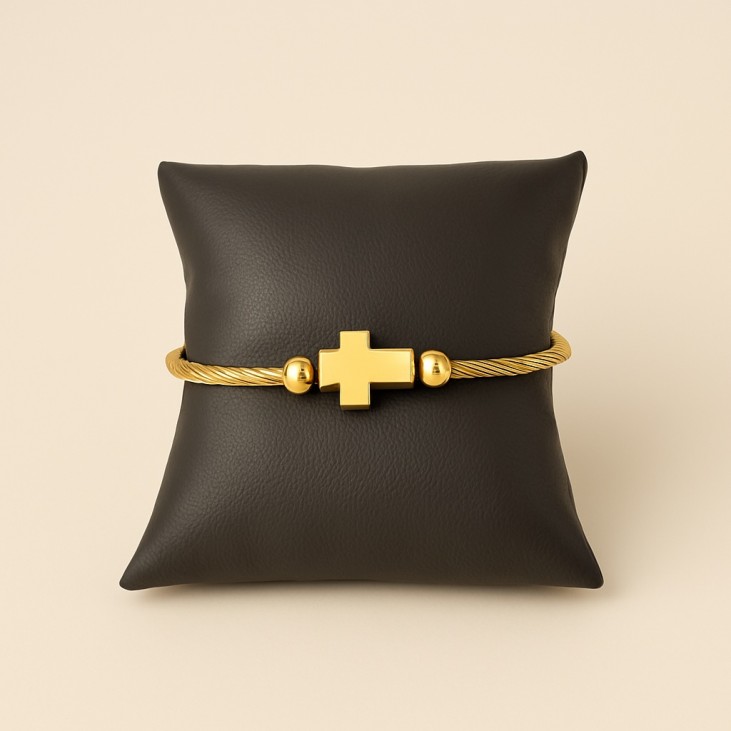 Twisted Cross Gold-Plated Bracelet – Chic Modern Style Jewelry