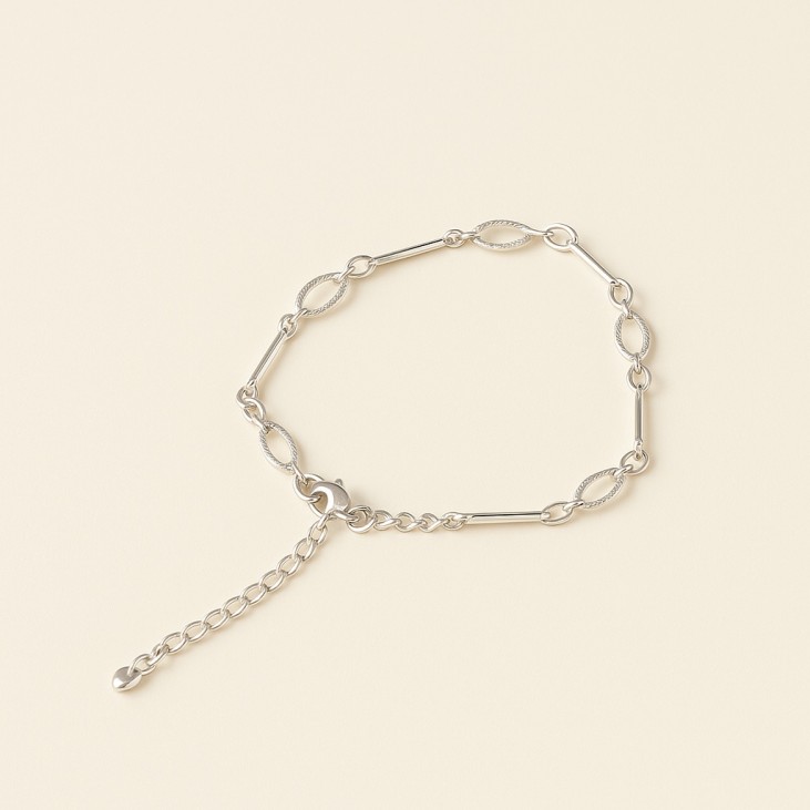 Silver Infinity Bracelet – Elegance and Timeless Charm