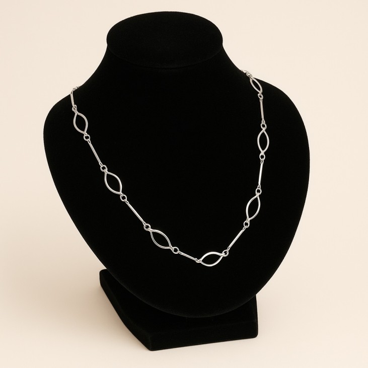Collier Infini Argenté Femme – Élégance Intemporelle