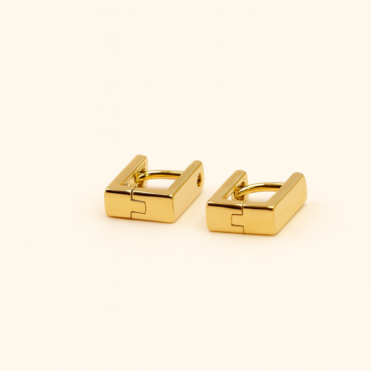 Boucles créoles rectangulaires en feuilleté d’or – Élégantes & modernes