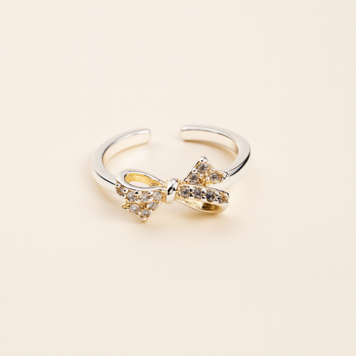 Adjustable Silver Ring with Zircon Knot - Elegant and Radiant