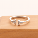 Bague ouverte argentée zircon – Élégante, moderne et abordable