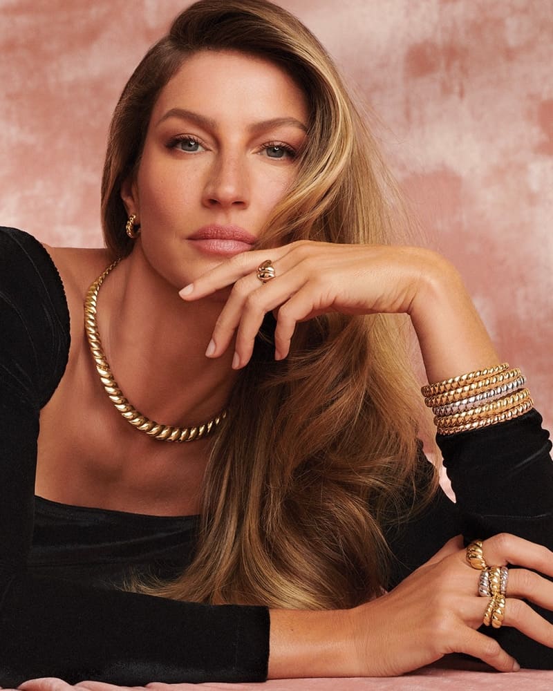Gisele Bündchen arborant des bijoux raffinés au style naturel